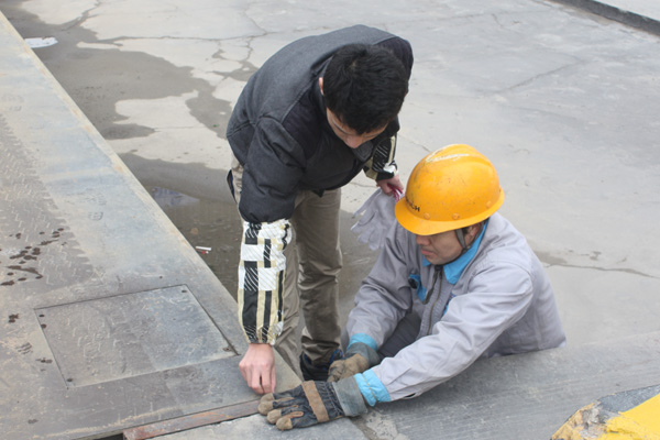 苏州地磅维修现场。